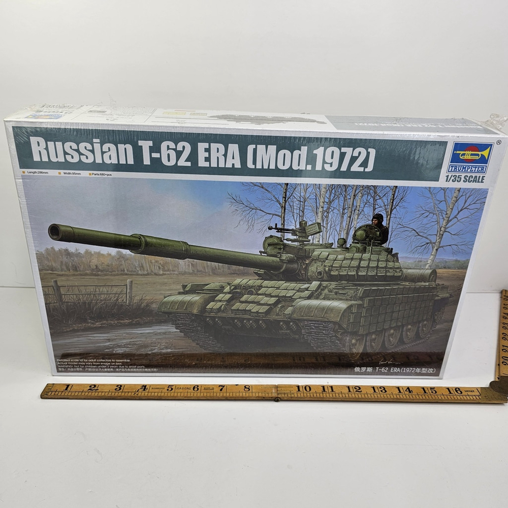 SEALED Trumpeter 01556 Russian T-62 ERA Mod. 1972 1/35 Scale Model Kit NEW